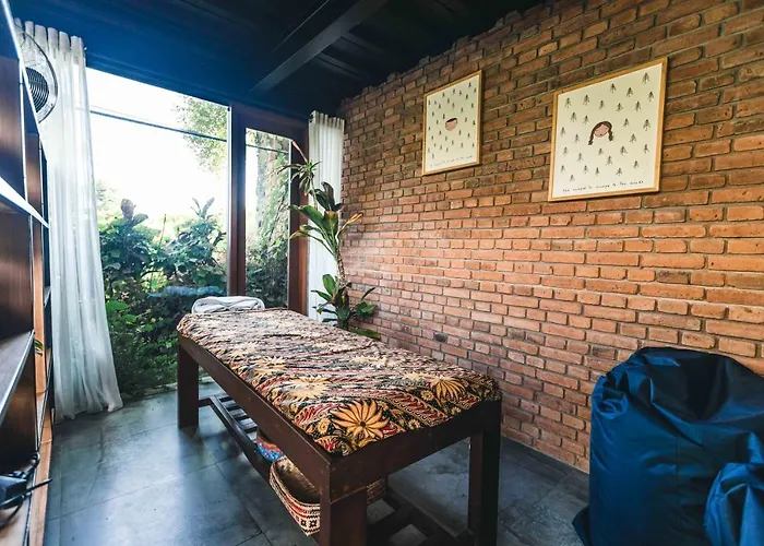 Private 3 Bedrooms Tropical Modern With Infinity Pool - فيلة *